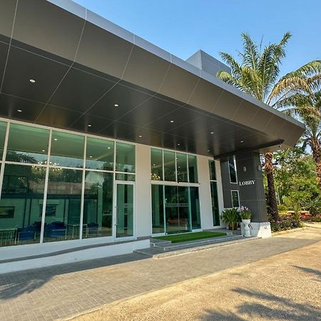 Baan Suan Khun Ta And Golf Resort Ubonratcsathani Kültér fotó
