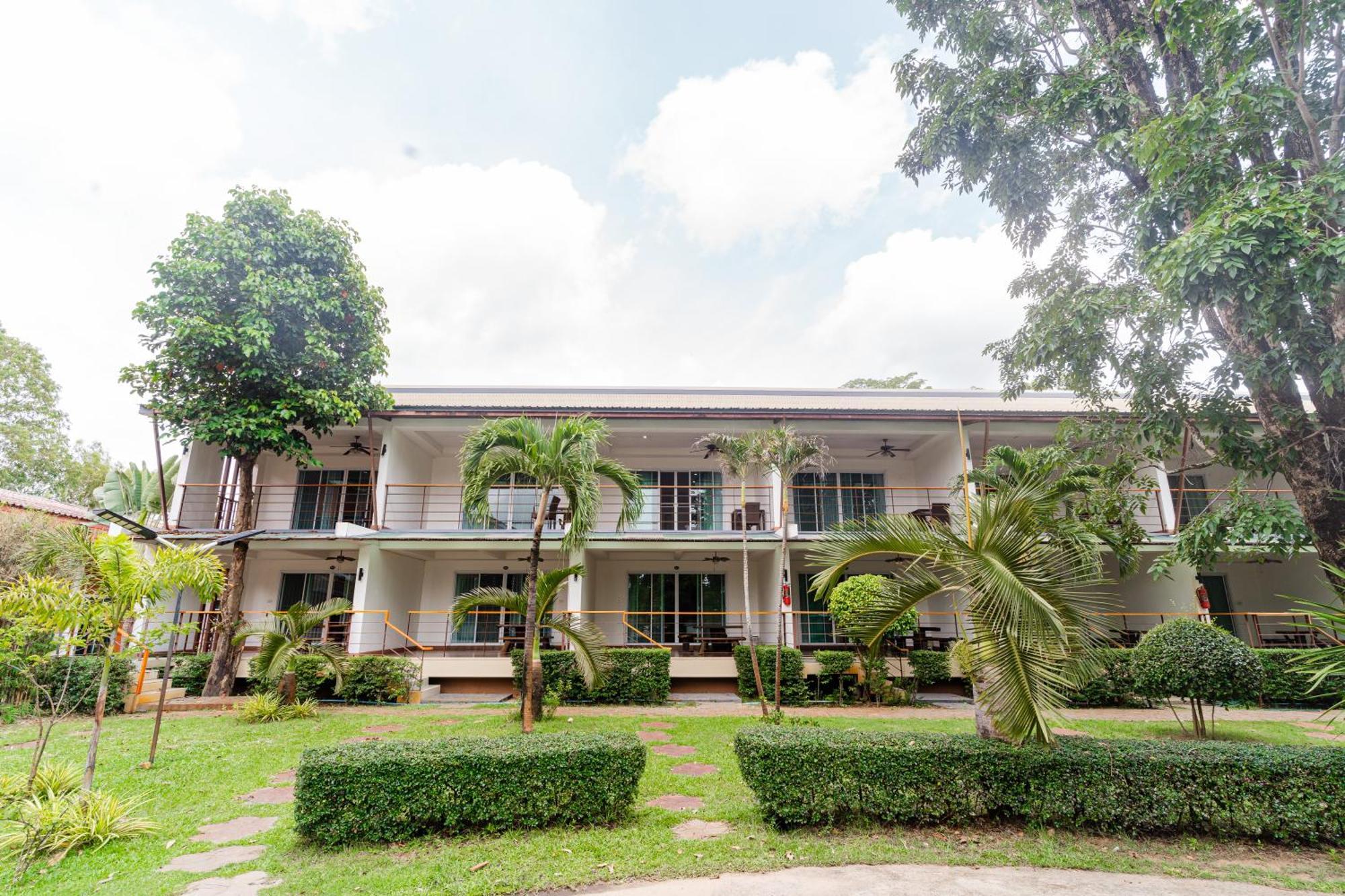 Baan Suan Khun Ta And Golf Resort Ubonratcsathani Kültér fotó