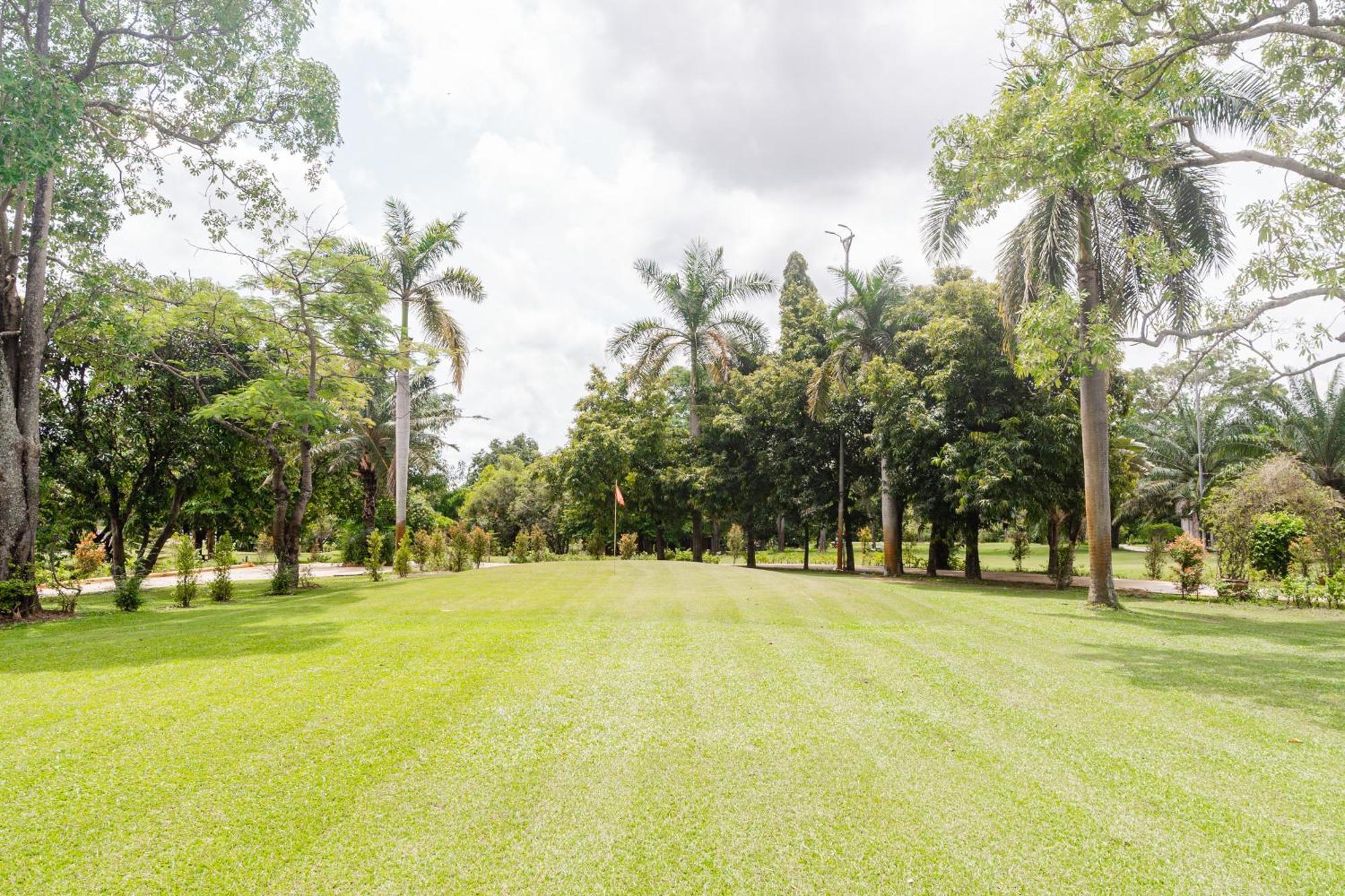 Baan Suan Khun Ta And Golf Resort Ubonratcsathani Kültér fotó