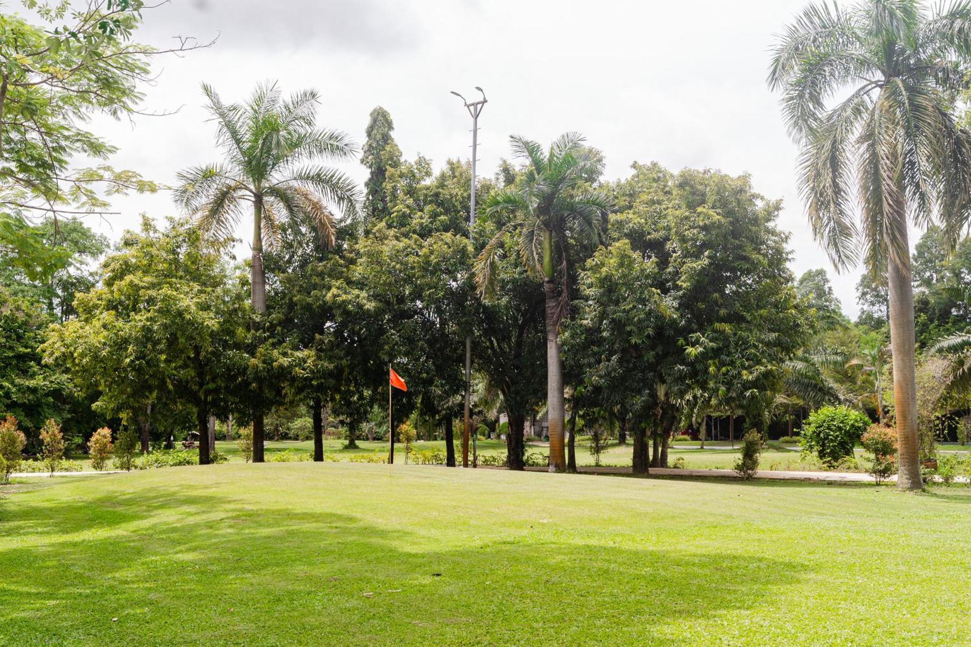 Baan Suan Khun Ta And Golf Resort Ubonratcsathani Kültér fotó