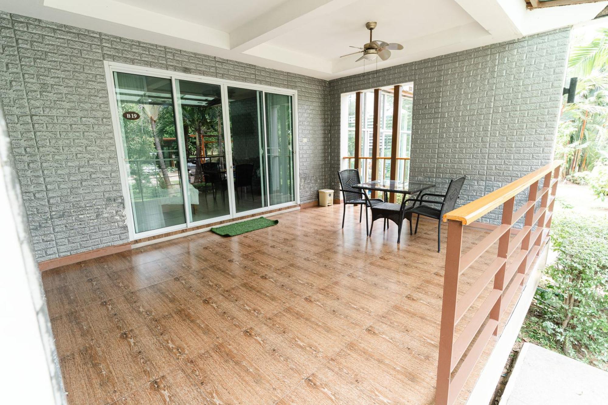 Baan Suan Khun Ta And Golf Resort Ubonratcsathani Kültér fotó