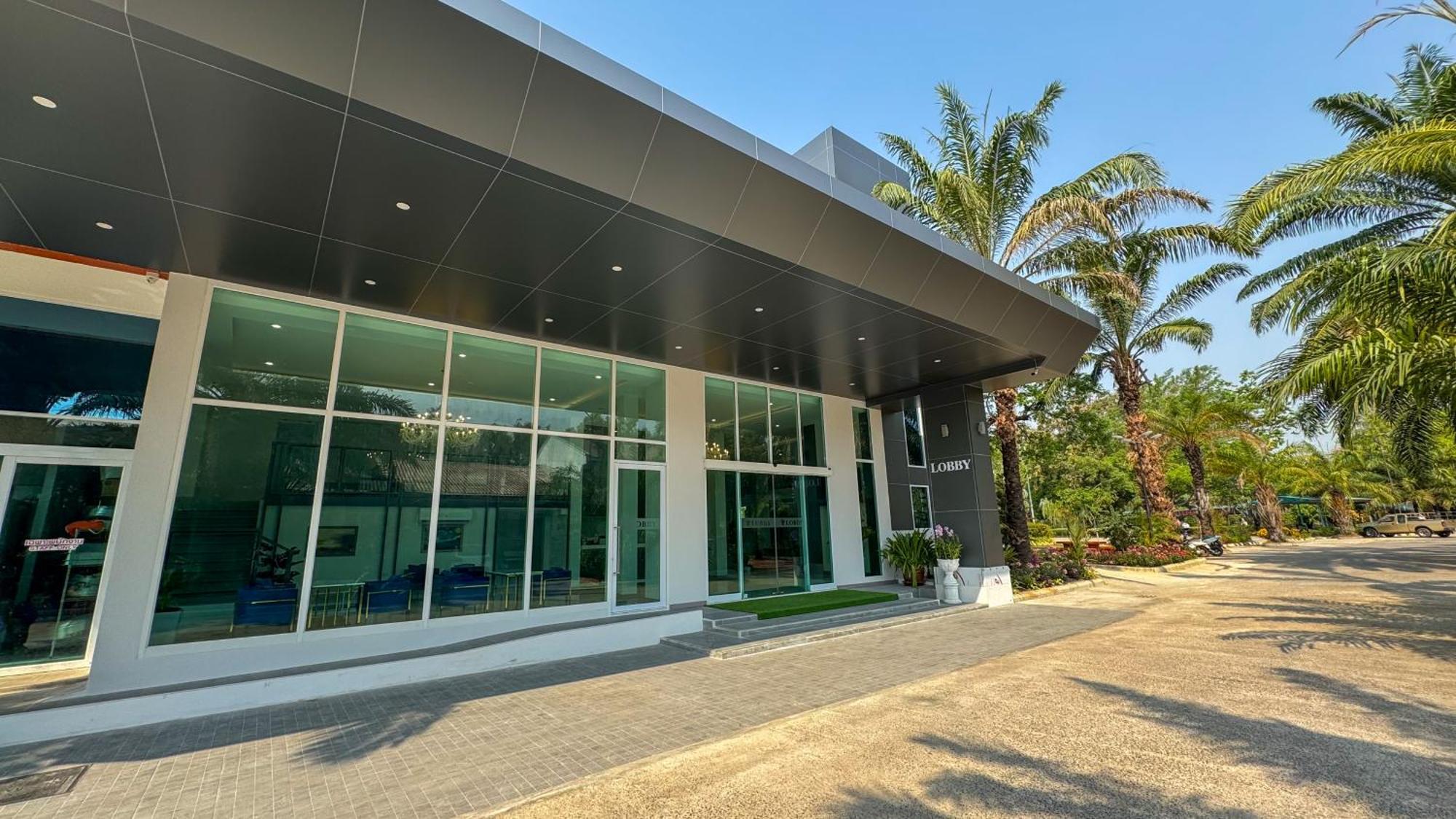 Baan Suan Khun Ta And Golf Resort Ubonratcsathani Kültér fotó
