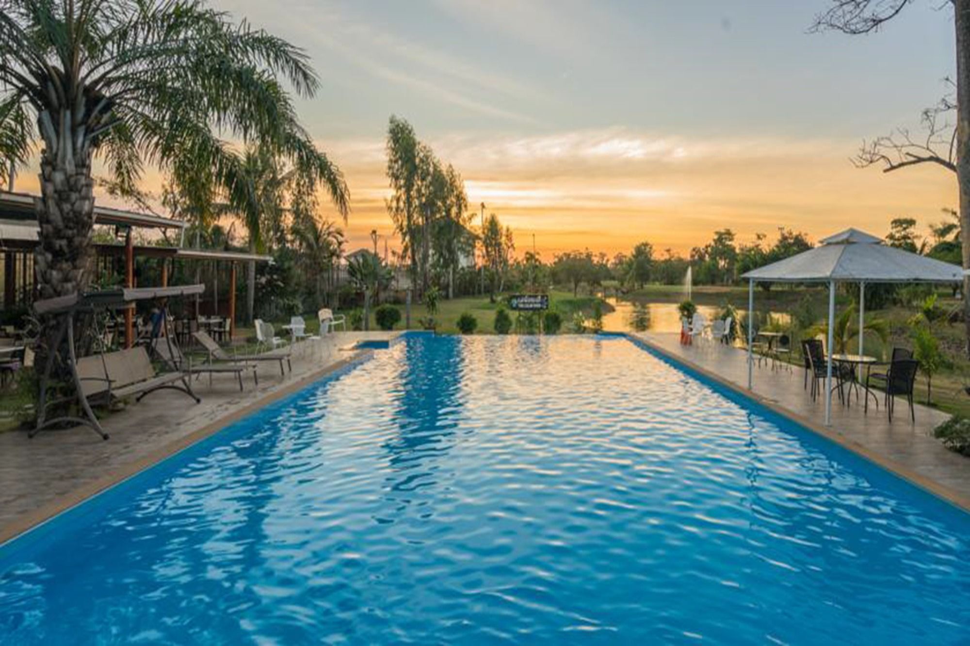 Baan Suan Khun Ta And Golf Resort Ubonratcsathani Kültér fotó